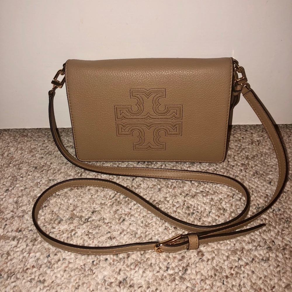 Tory Burch Harper wallet crossbody in Camel